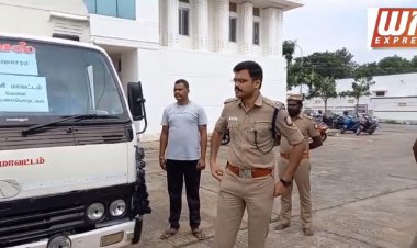 மழை வெள்ளத்தால் பாதிக்கப்பட்ட தூத்துக்குடி மாவட்ட மக்களுக்கு 3 வாகனங்கள் மூலம் வெள்ள நிவாரண பொருட்கள் அனுப்பிவைத்த தேனி மாவட்ட  காவல்துறையினர்