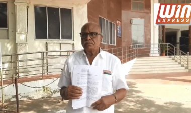 தேனி மாவட்டம் சின்னமனூர் அருகே சீப்பாலகோட்டை கிராமத்தை சேர்ந்த ஆக்கிரமித்துள்ள நபரிடமிருந்து நீதிமன்ற ஆணைபடி மீட்க காவல் துறை பாதுகாப்பு வழங்க கோரி தேனி மாவட்ட காவல் கண்காணிப்பாளர் மற்றும் ஆட்சி தலைவரிடம் முதியவர் பவுன்ராஜ் புகார் மனு அளித்தார்.