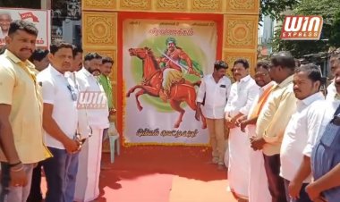 விடுதலைப் போராட்ட வீரரான சிங்கம் செட்டியார் அவர்களின் நினைவு நாளை முன்னிட்டு தேனியில் அவரது உருவப்படத்திற்கு பல்வேறு கட்சியினர், அமைப்பினர் மலர்கள் தூவி மரியாதை செலுத்தினர்.